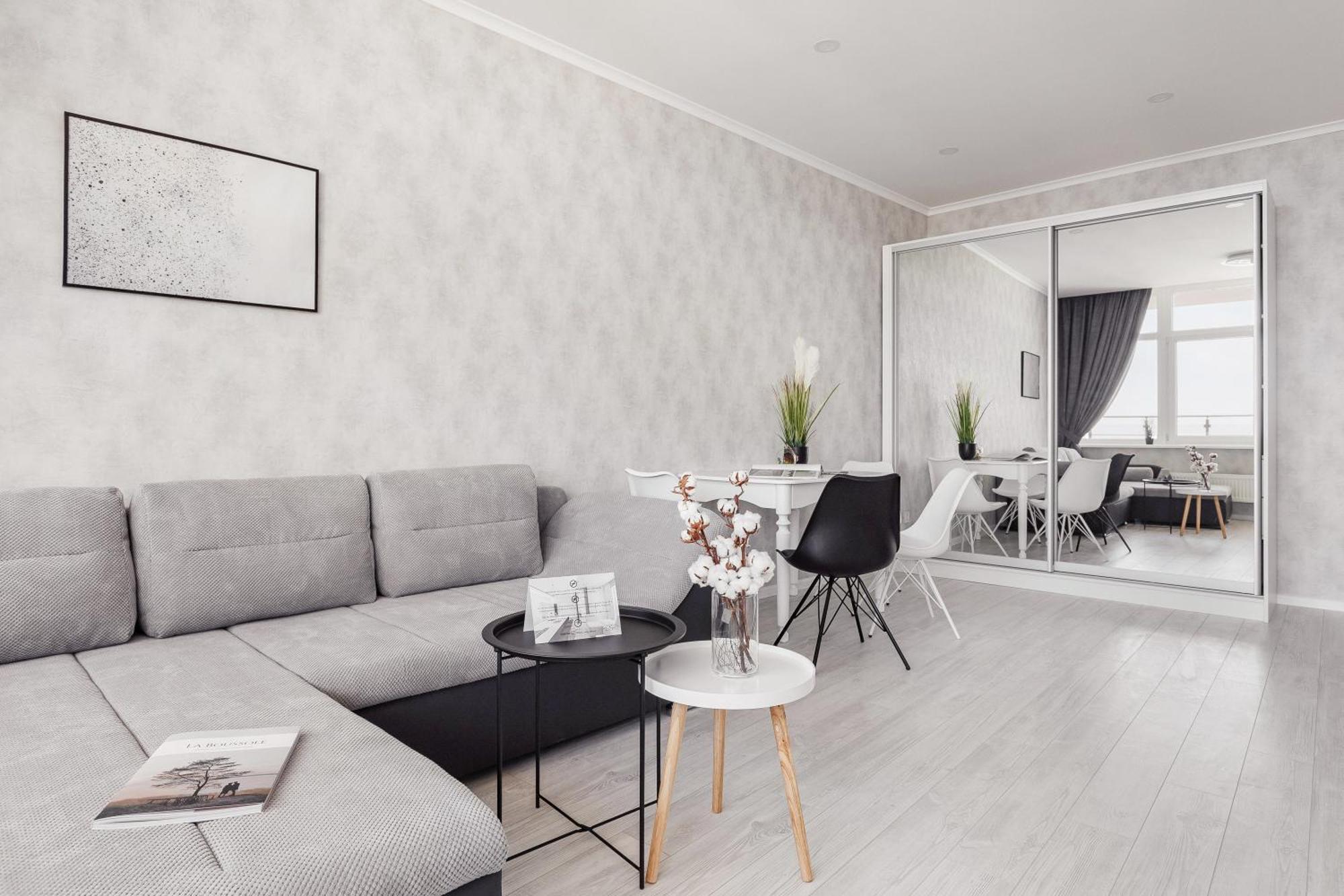 Sea & Sky Apartments Odesa Room photo